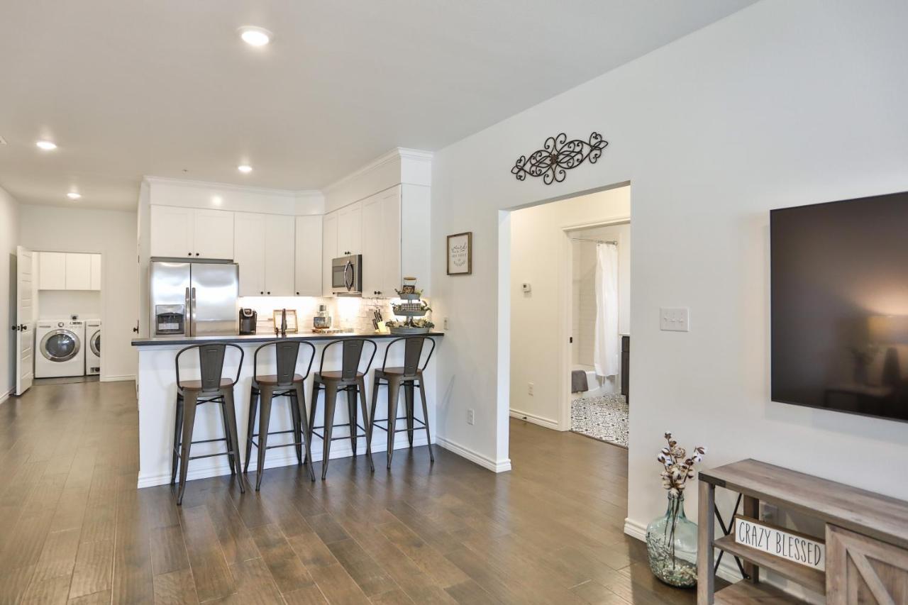 Hill Country Haven A Modern Rustic - 2 Bedroom 2 Bathroom Townhouse Off Main Street Fredericksburg Kültér fotó